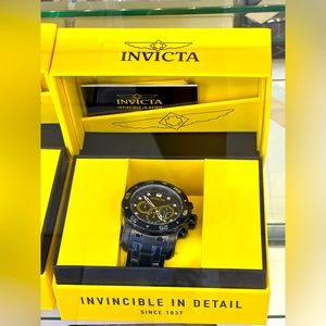 invites black bracelet